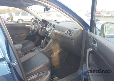 2020 Volkswagen Tiguan 2.0T Se/2.0T Se R-Line Black/2.0T Sel z USA, uszkodzony, nr VIN 3VV2B7AX9LM077430